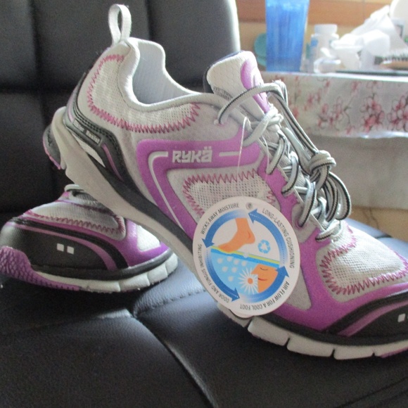 ryka cosmos sneaker
